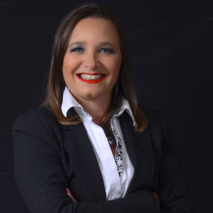 Retrato de Diana Candida, auditora e fundadora da SantaISO